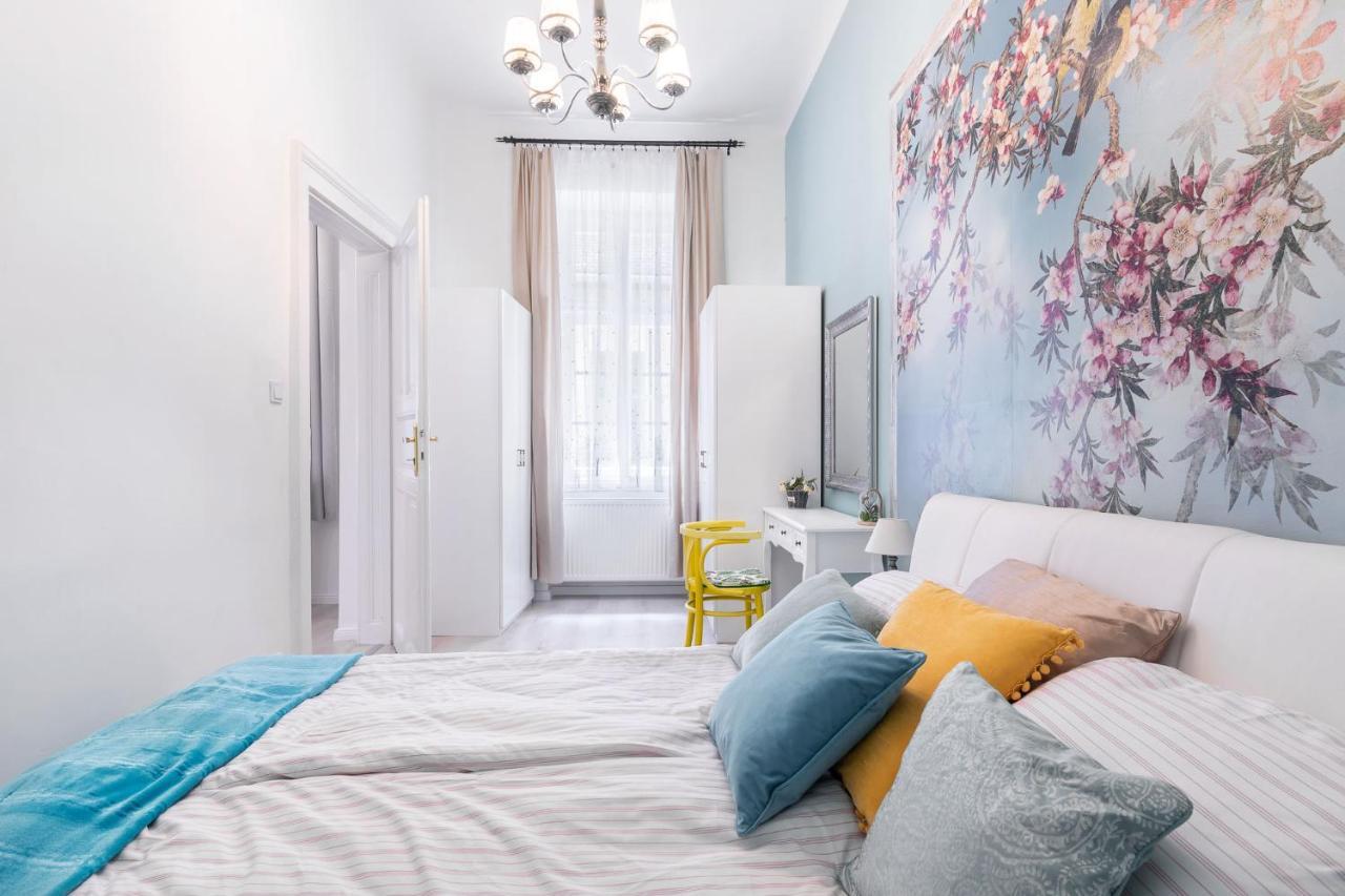 Appartement Apartment, In The Middle Of The Center, Quiet, Ac
