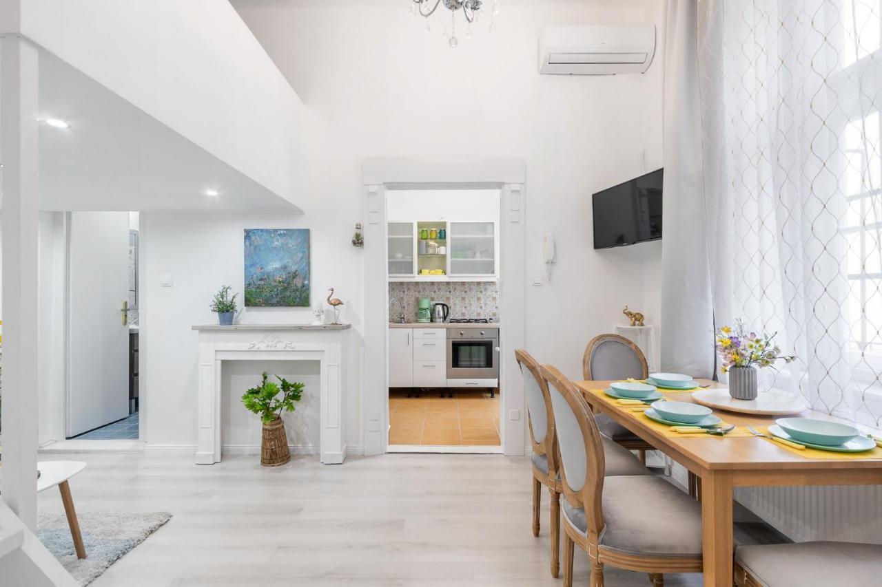 Apartment, In The Middle Of The Center, Quiet, Ac *