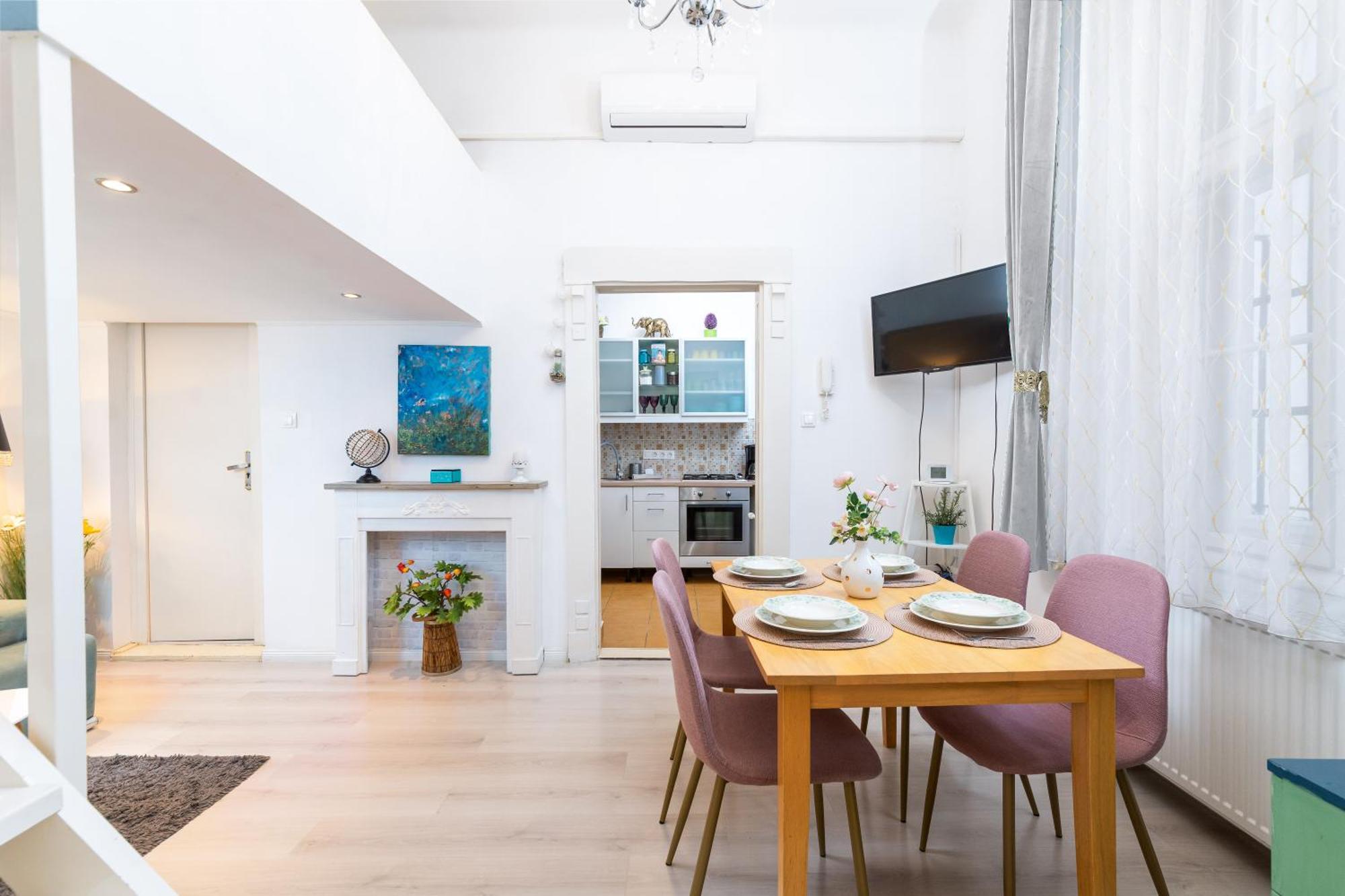 Apartment, In The Middle Of The Center, Quiet, Ac *
